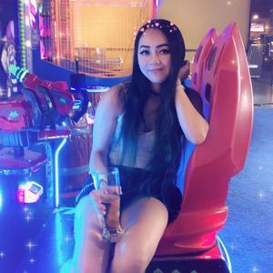 Meet your Posher, Khanh